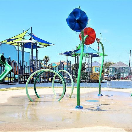 Casaazul-2605A-Couples Retreat By Beach & Pleasure Pier 1 Block Away- 2Bed 2Bath- 7 Minutes To Cruise Terminal Галвестон Экстерьер фото