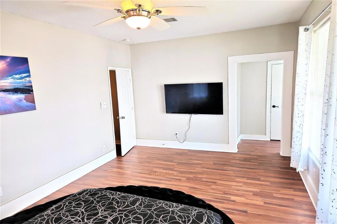 Casaazul-2605A-Couples Retreat By Beach & Pleasure Pier 1 Block Away- 2Bed 2Bath- 7 Minutes To Cruise Terminal Галвестон Экстерьер фото