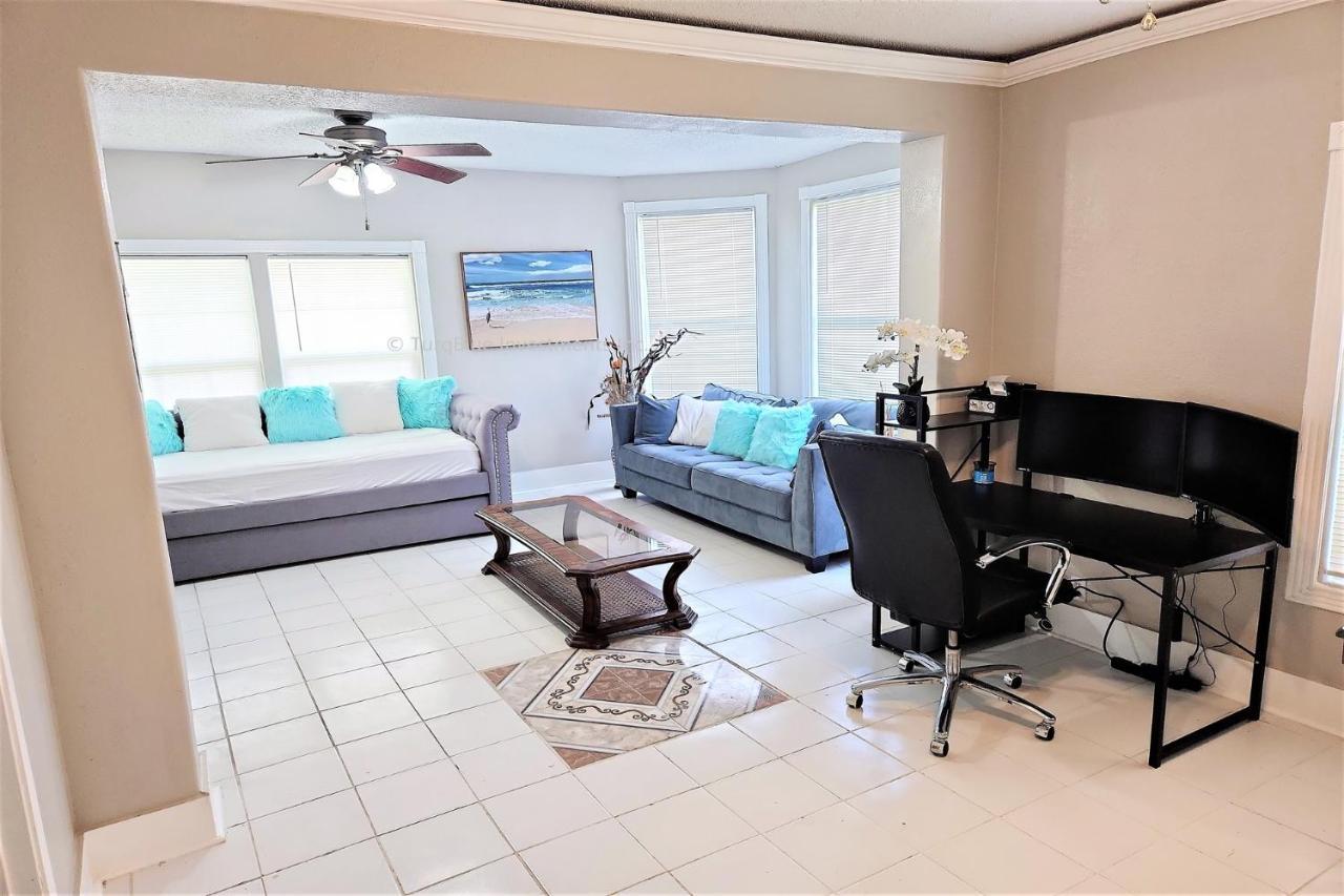 Casaazul-2605A-Couples Retreat By Beach & Pleasure Pier 1 Block Away- 2Bed 2Bath- 7 Minutes To Cruise Terminal Галвестон Экстерьер фото