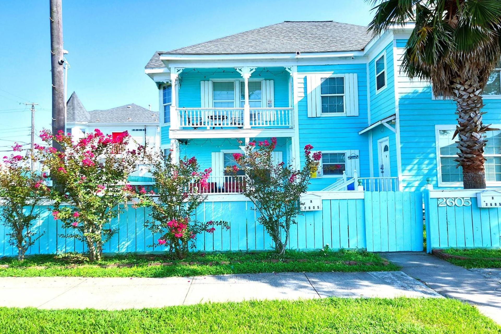 Casaazul-2605A-Couples Retreat By Beach & Pleasure Pier 1 Block Away- 2Bed 2Bath- 7 Minutes To Cruise Terminal Галвестон Экстерьер фото