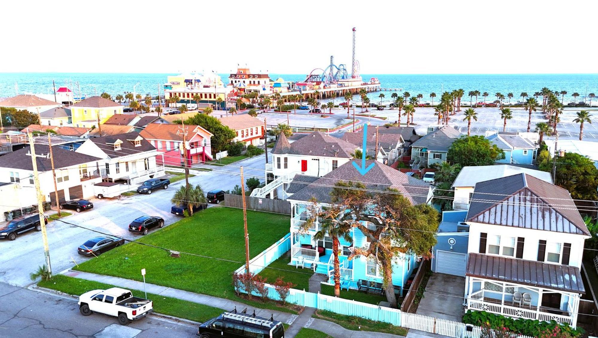 Casaazul-2605A-Couples Retreat By Beach & Pleasure Pier 1 Block Away- 2Bed 2Bath- 7 Minutes To Cruise Terminal Галвестон Экстерьер фото
